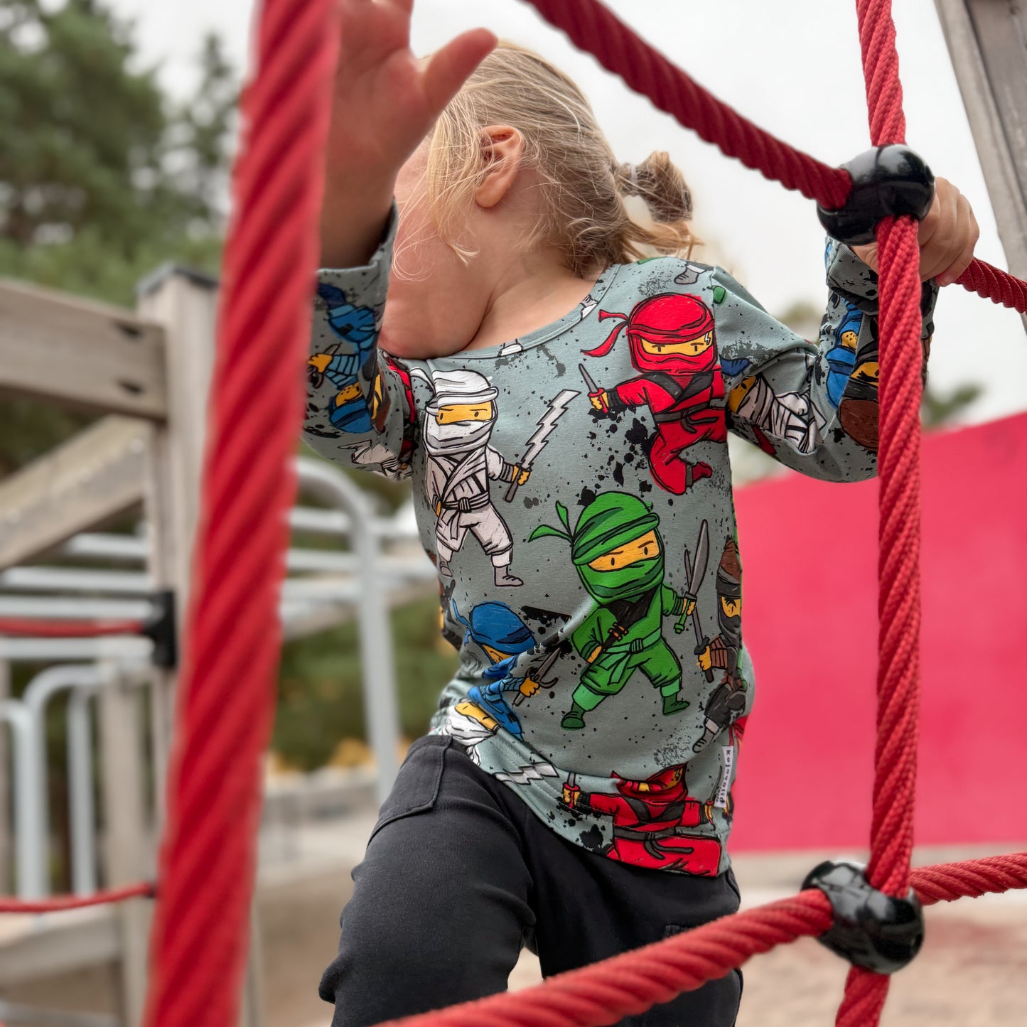 VALMISPALAT Trikoo: Ninjat